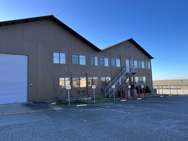2651 N Cabrillo Hwy, Half Moon Bay, CA for lease - Building Photo - Image 2 of 8