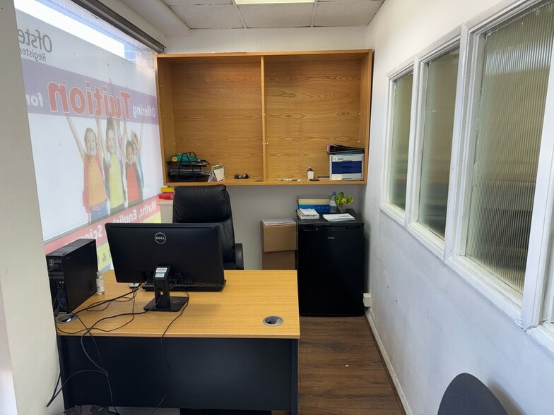 Woodford Ave, Ilford for lease - Building Photo - Image 3 of 4