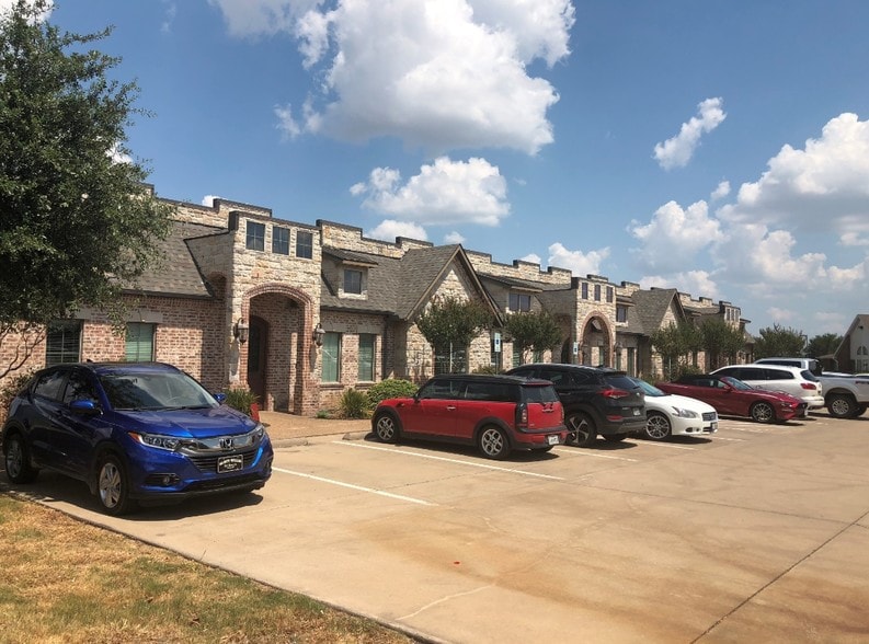 100 Chambers Cir, Waxahachie, TX for sale - Primary Photo - Image 1 of 1