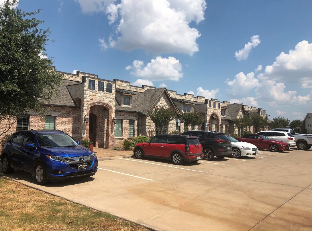 100 Chambers Cir, Waxahachie, TX for sale Primary Photo- Image 1 of 1