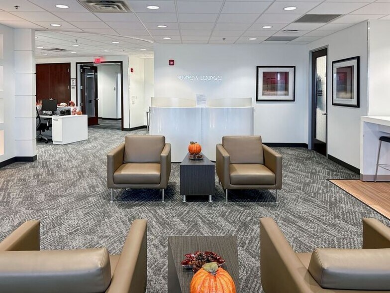 10475 Crosspoint Blvd, Indianapolis, IN for lease - Interior Photo - Image 3 of 13