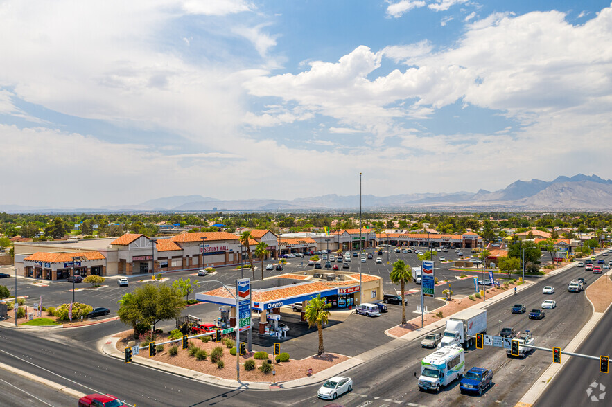 4811-4945 W Craig Rd, Las Vegas, NV for lease - Building Photo - Image 1 of 11