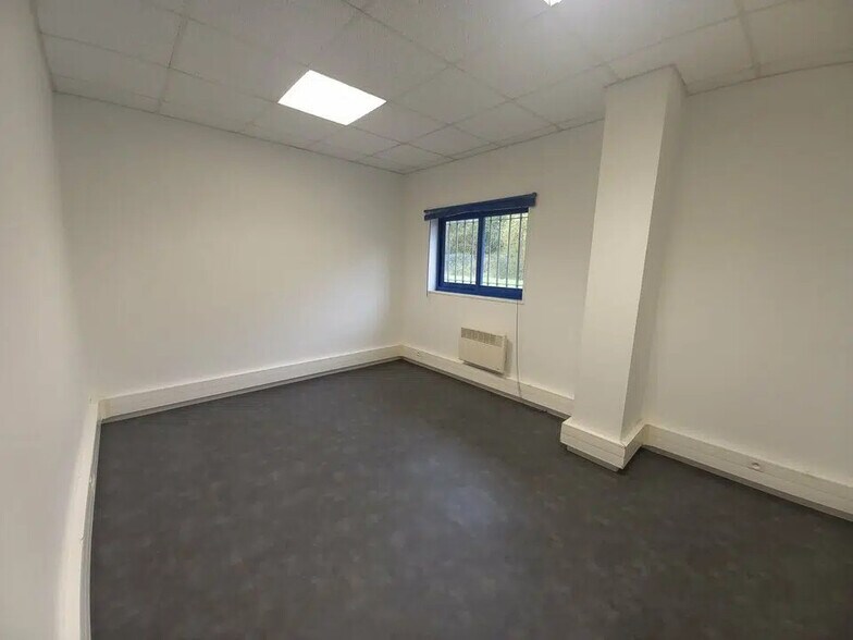 Flex in Soliers for lease - Interior Photo - Image 3 of 8