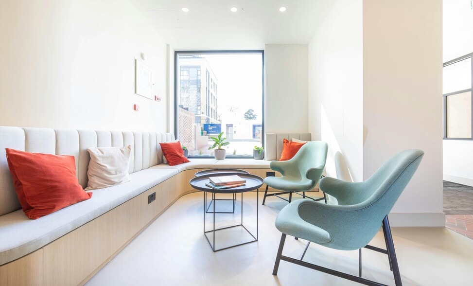 46 Clarendon Rd, Watford for lease - Building Photo - Image 3 of 10