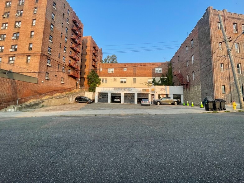 20 Grayrock Rd, Scarsdale, NY for sale - Building Photo - Image 3 of 20