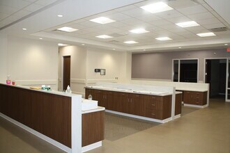 1405 E South Blvd, Rochester Hills, MI for lease Interior Photo- Image 1 of 9