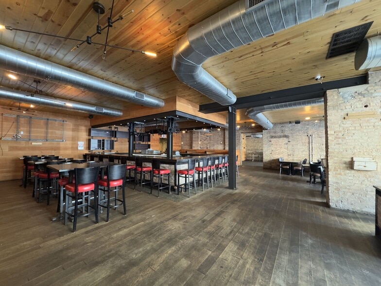 3211-3215 N Sheffield Ave, Chicago, IL for lease - Building Photo - Image 3 of 7