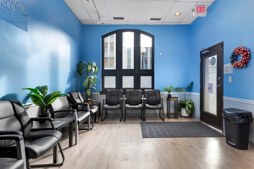 720 Lake St, Oak Park, IL for sale - Interior Photo - Image 3 of 17