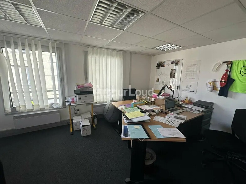 Office in Reims for lease - Interior Photo - Image 2 of 8