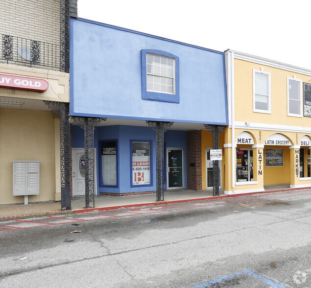 8817 W Judge Perez Dr, Chalmette, LA 70043