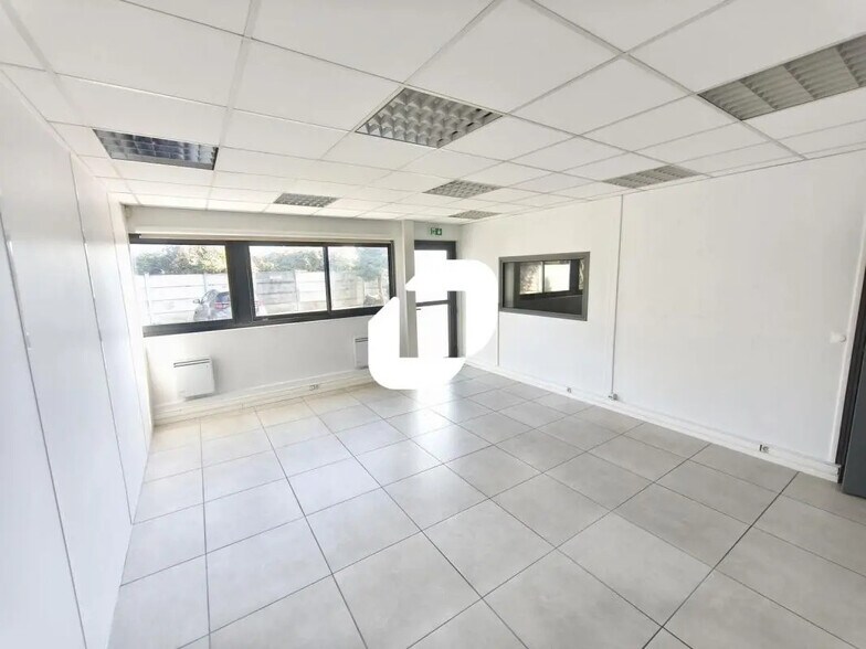 Office in Champigny-sur-Marne for lease - Building Photo - Image 2 of 8