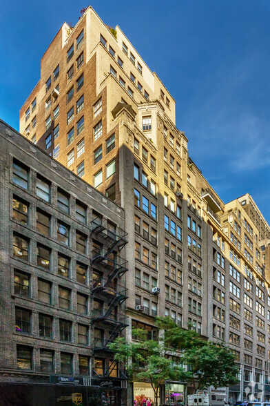 241 W 36th St, New York, NY for lease - Building Photo - Image 3 of 5