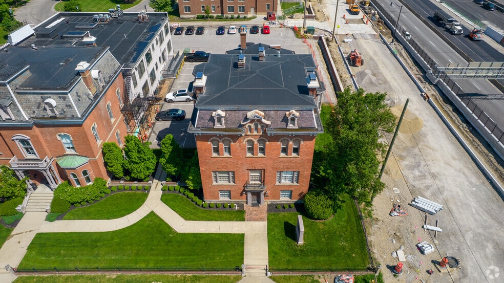 630 E Broad St, Columbus, OH for sale - Aerial - Image 2 of 8
