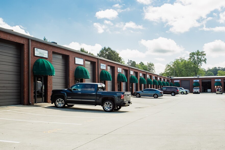 390 W Pike St, Lawrenceville, GA for lease - Building Photo - Image 3 of 5