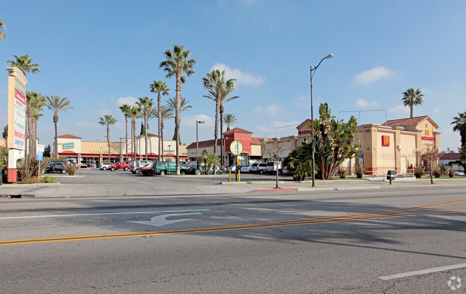 2901-2931 E Florence Ave, Huntington Park, CA for lease - Primary Photo - Image 1 of 7