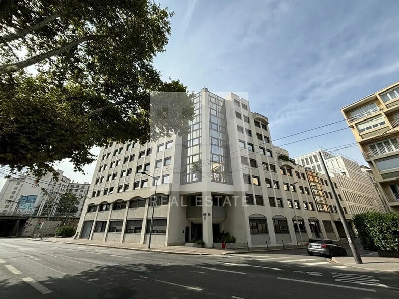 Office in Lyon for lease - Building Photo - Image 1 of 19