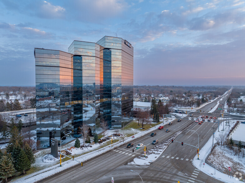 3800 American Blvd W, Bloomington, MN for lease - Building Photo - Image 3 of 17