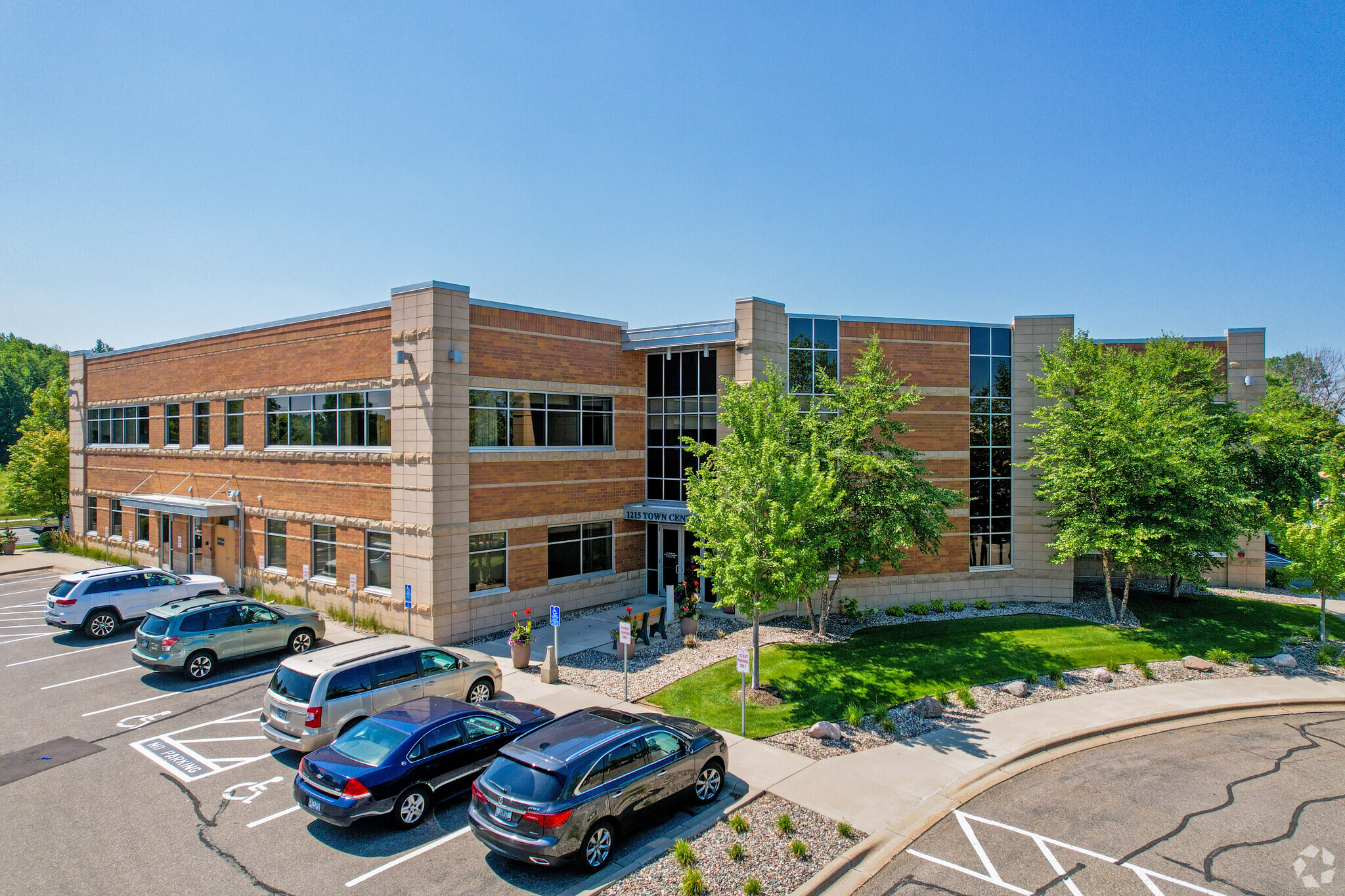 1215 Town Centre Dr, Eagan, MN for lease Building Photo- Image 1 of 5