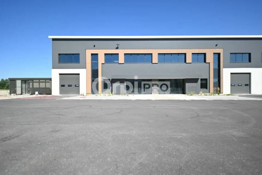 Office in Saint-Priest for lease - Building Photo - Image 3 of 8