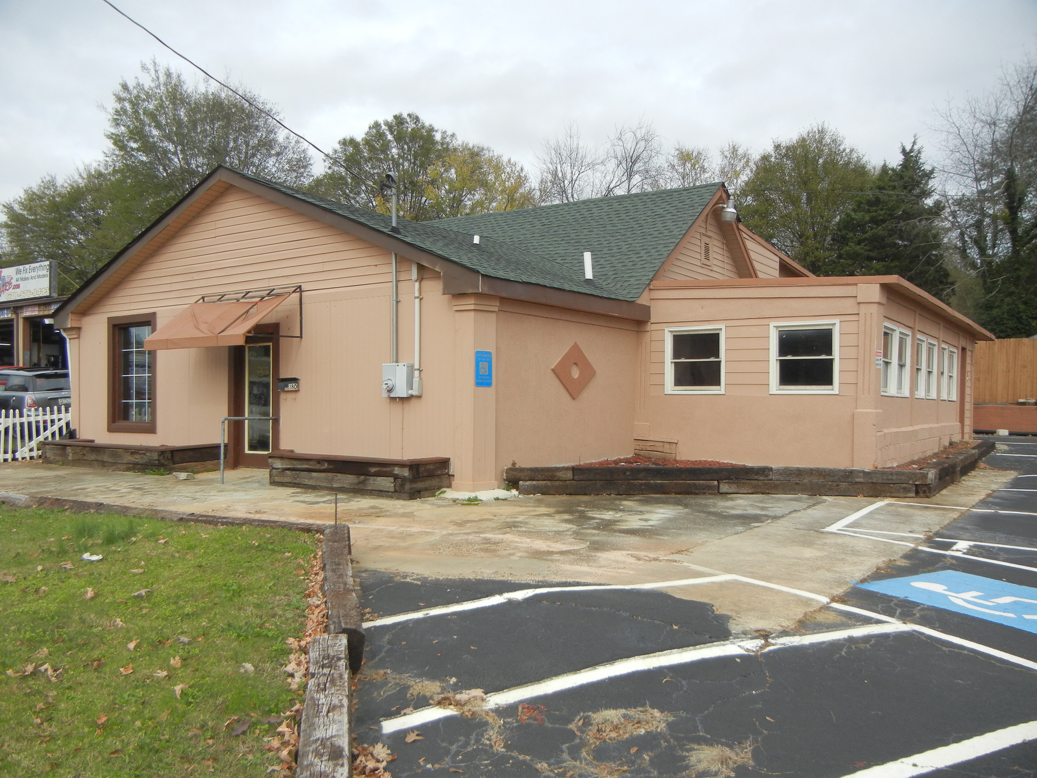 180 Gwinnett Dr, Lawrenceville, GA for sale Building Photo- Image 1 of 1