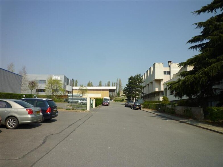 Office in Chilly-Mazarin for sale - Building Photo - Image 2 of 12