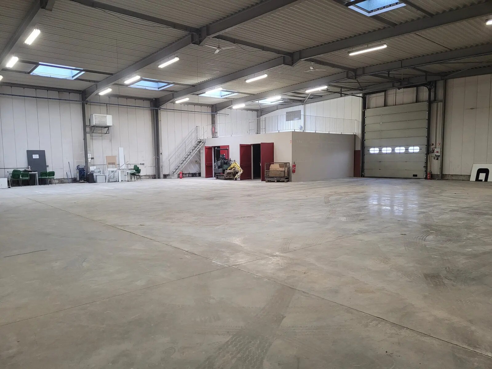 Industrial in Coulommiers for lease Building Photo- Image 1 of 4