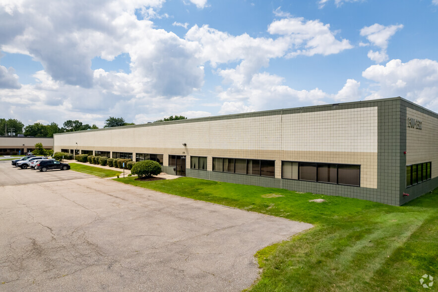 1300-1400 Rankin Dr, Troy, MI for lease - Building Photo - Image 1 of 11