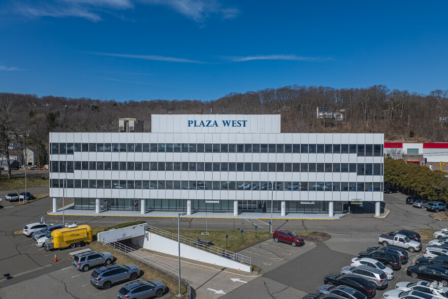 100 Mill Plain Rd, Danbury, CT for lease - Building Photo - Image 3 of 5