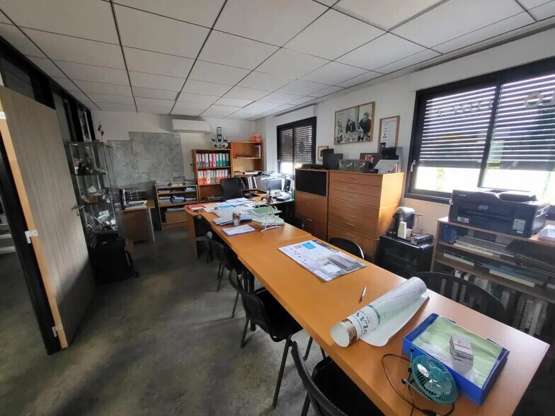 Office in Saint-Laurent-de-Mure for sale - Interior Photo - Image 1 of 4