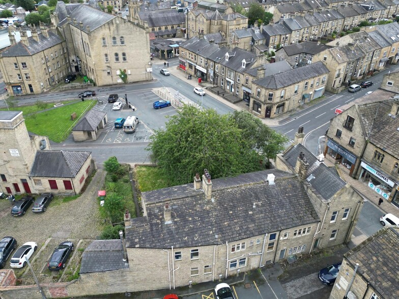 Former Elland Municipal Offices Southgate Elland, Elland for sale - Building Photo - Image 3 of 9