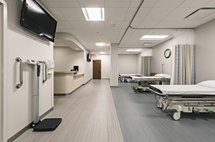 4500 Morning Dr, Bakersfield, CA for lease - Interior Photo - Image 3 of 33