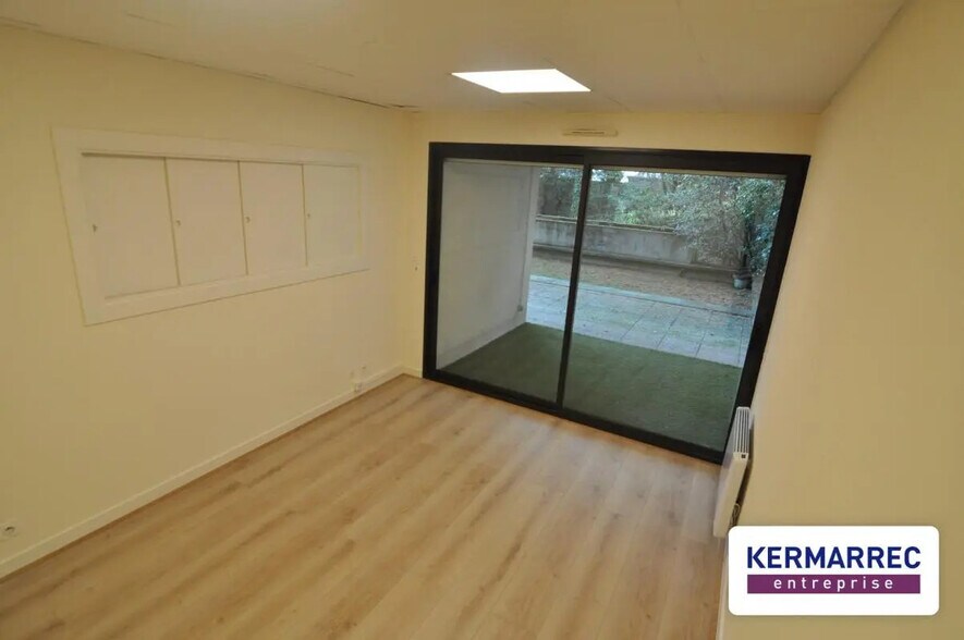 Office in Nantes for lease - Building Photo - Image 2 of 6