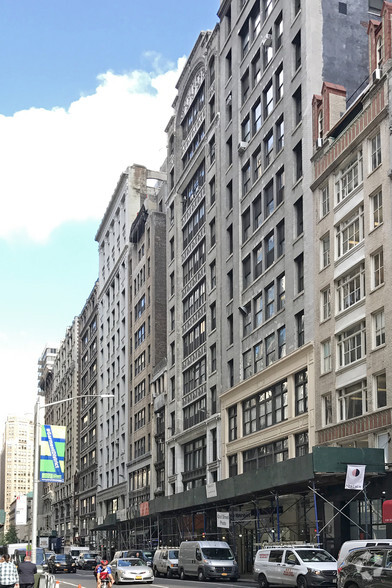 19-21 W 36th St, New York, NY for lease - Building Photo - Image 1 of 6