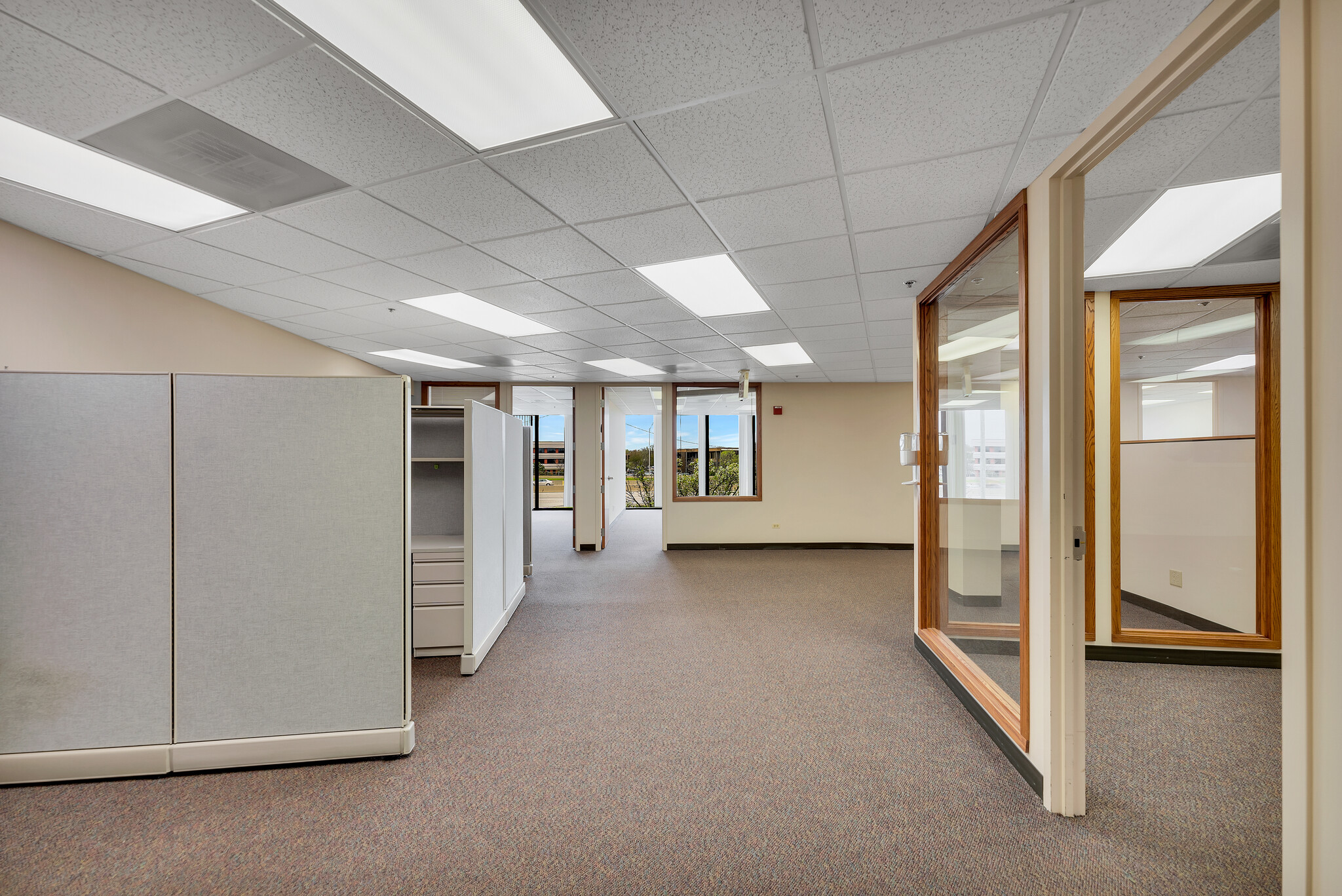 800 Enterprise Dr, Oak Brook, IL for lease Interior Photo- Image 1 of 8