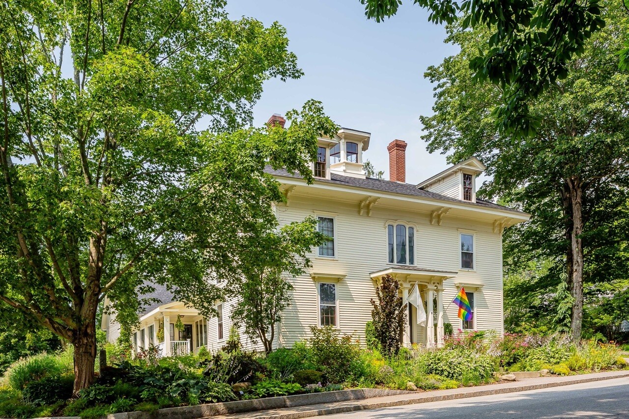 10 Church St, Stockton Springs, ME 04981 THE HICHBORN RESTAURANT