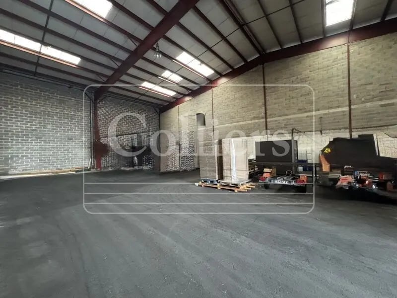 Flex in Aubagne for lease Interior Photo- Image 1 of 7