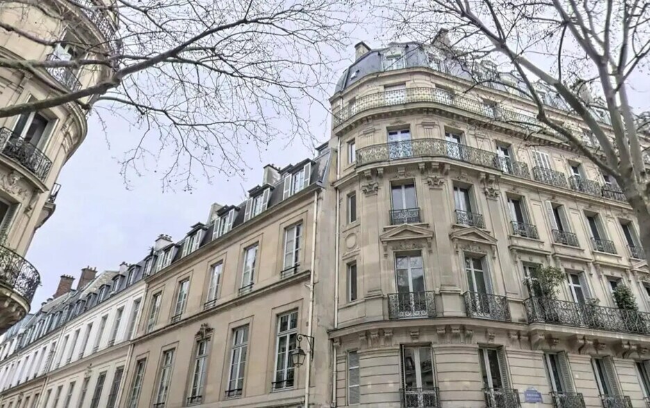 Office in Paris for lease - Building Photo - Image 1 of 7