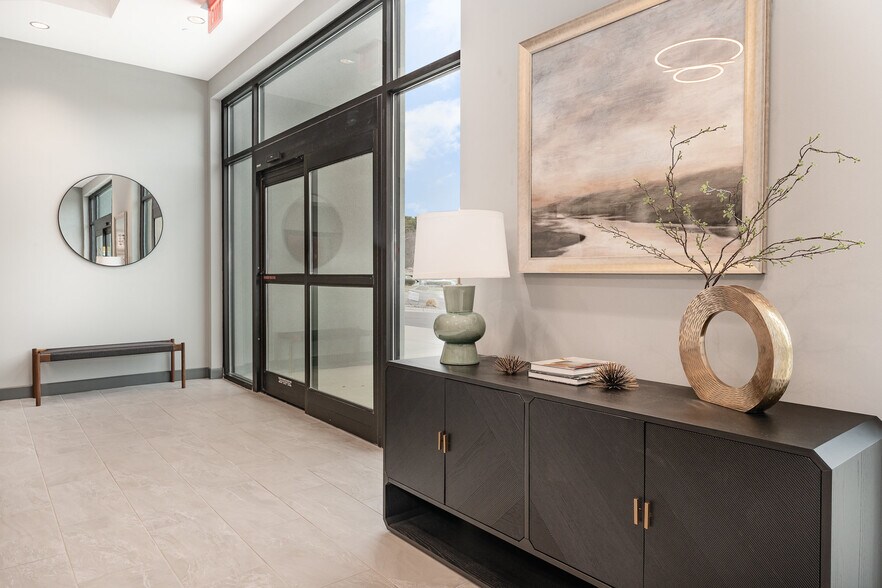 120 Banks Dr, Chapel Hill, NC for lease - Interior Photo - Image 3 of 8