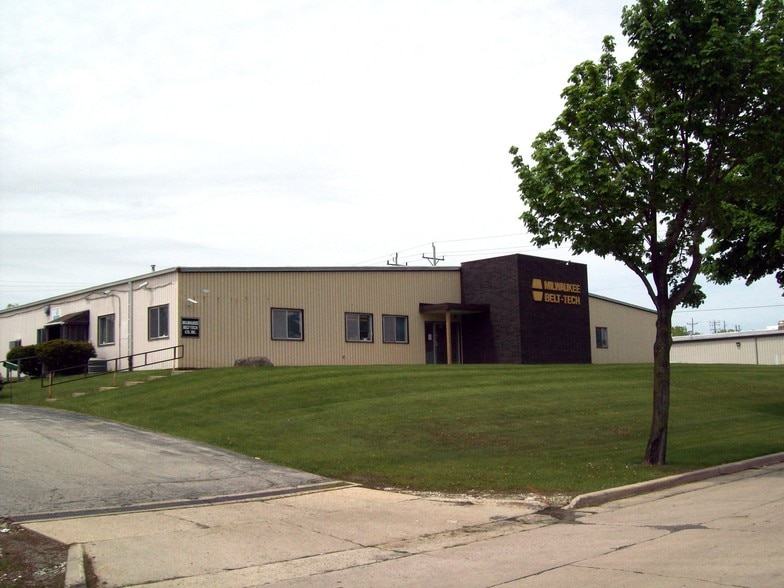 7909-7933 N 73rd St, Milwaukee, WI for sale - Building Photo - Image 3 of 5