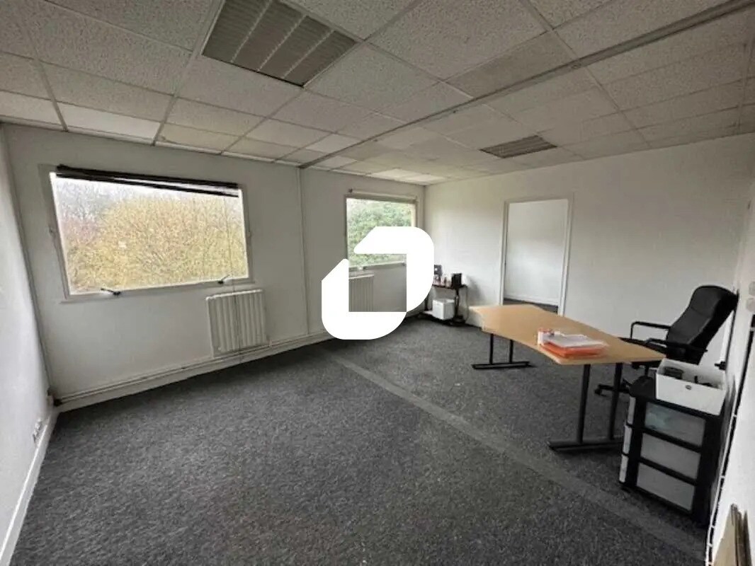 Office in Eaubonne for lease Interior Photo- Image 1 of 11