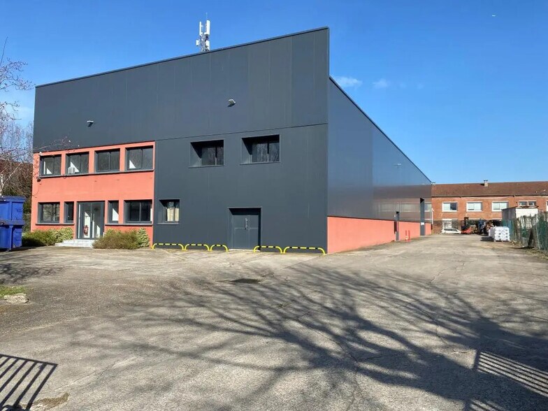 Flex in Villeneuve-la-Garenne for lease - Building Photo - Image 1 of 4
