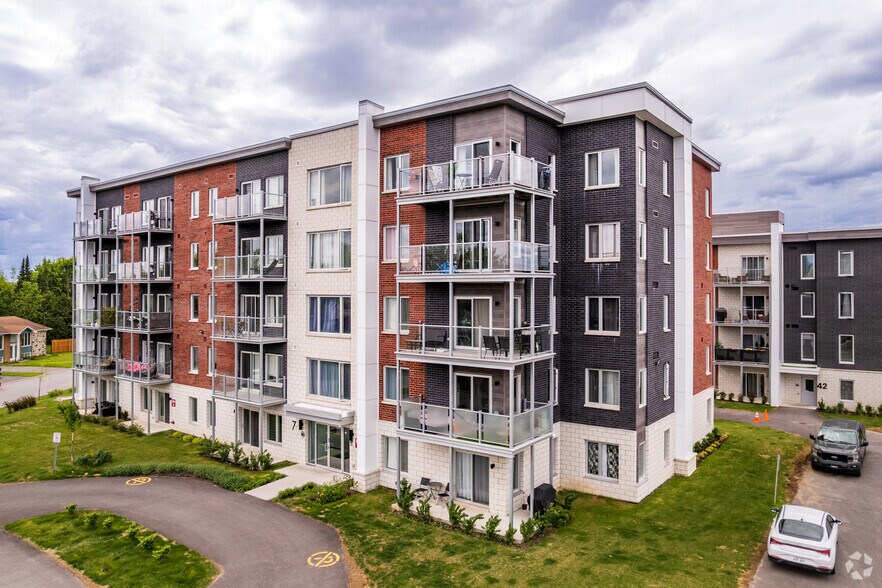 11 Rue Guy, Saint-constant, QC for sale - Primary Photo - Image 1 of 1