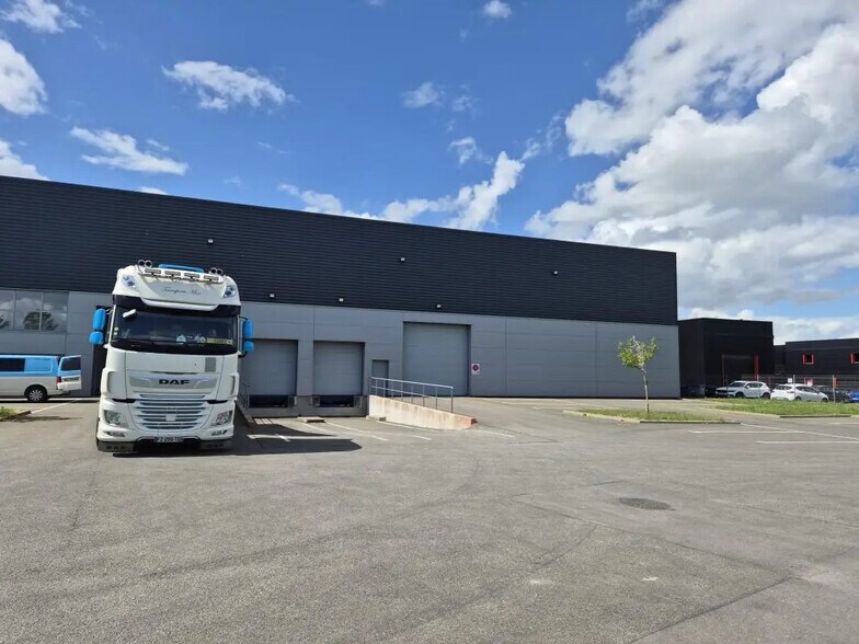 Flex in Noyal-Châtillon-sur-Seiche for lease - Building Photo - Image 3 of 17