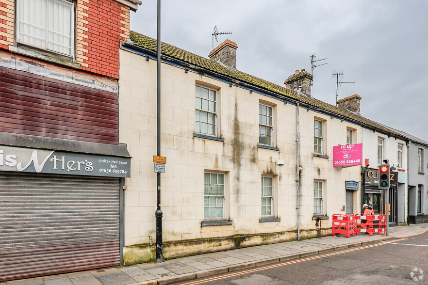 41-43 Market St, Bridgend for lease - Primary Photo - Image 1 of 2