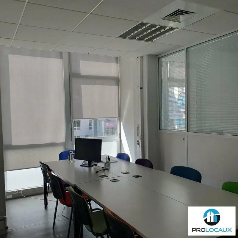 Office in Grenoble for lease Interior Photo- Image 1 of 5