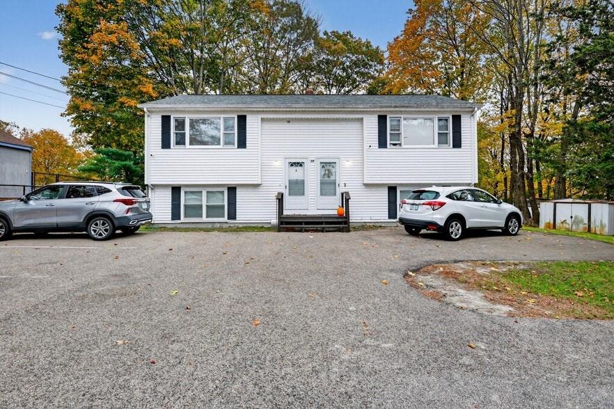 28 Riverdale Ave, West Warwick, RI for sale - Primary Photo - Image 1 of 8