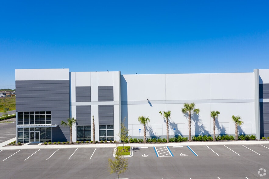 430 Harvest Time Dr, Sanford, FL for lease - Building Photo - Image 2 of 15