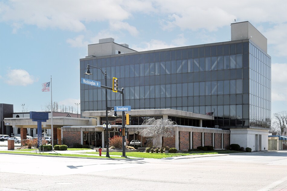 1000 Broadway, Highland, IL for sale Building Photo- Image 1 of 1