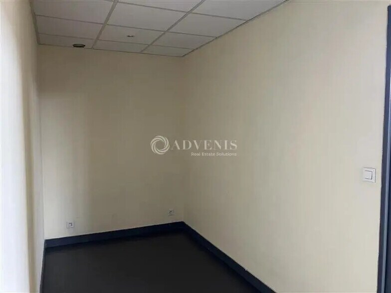 Office in Bourges for lease - Building Photo - Image 3 of 5