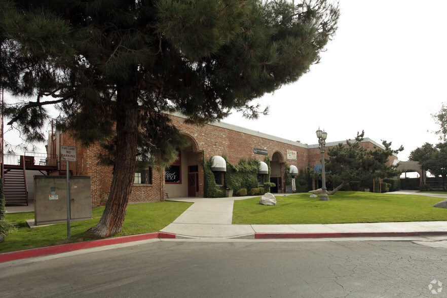 3401 Chester Ave, Bakersfield, CA for lease - Building Photo - Image 2 of 4